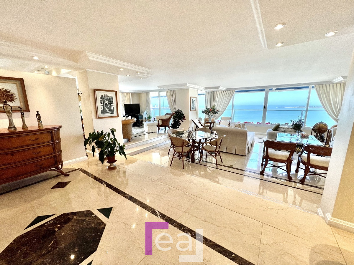 Apartamento ID.18 - Elegante y Exclusivo. Una joya de la Playa Mansa. Golden Gate. 