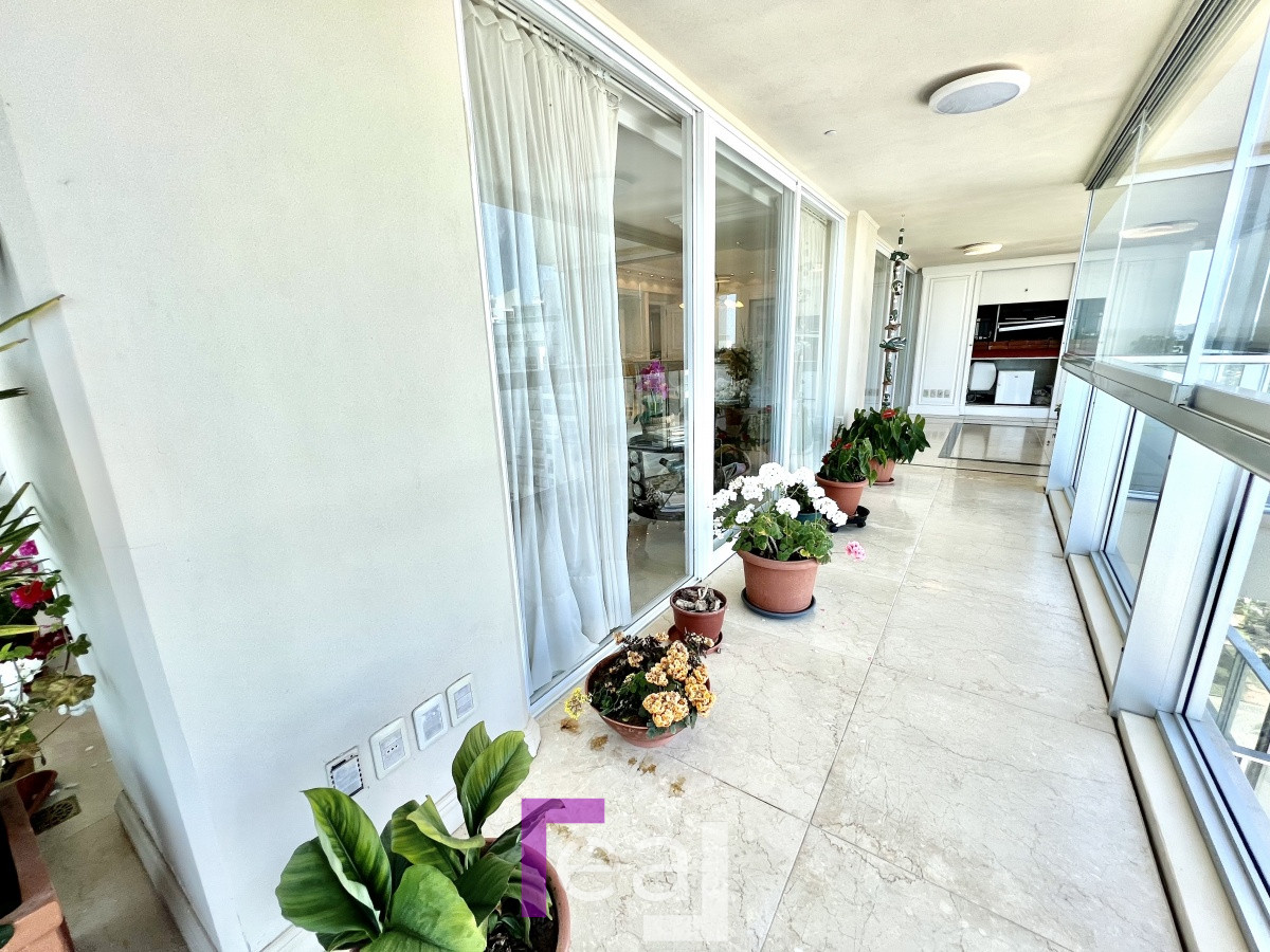 Apartamento ID.18 - Elegante y Exclusivo. Una joya de la Playa Mansa. Golden Gate. 