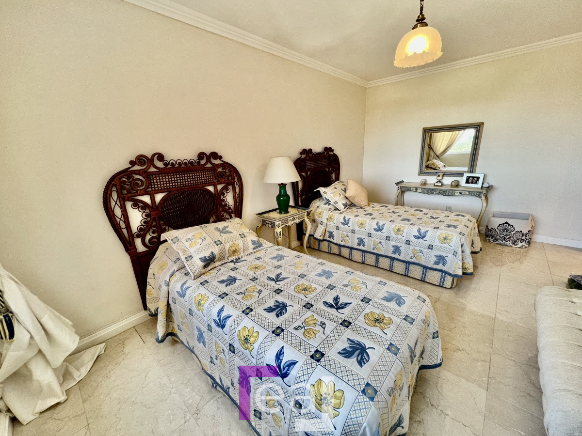 Apartamento ID.18 - Elegante y Exclusivo. Una joya de la Playa Mansa. Golden Gate. 