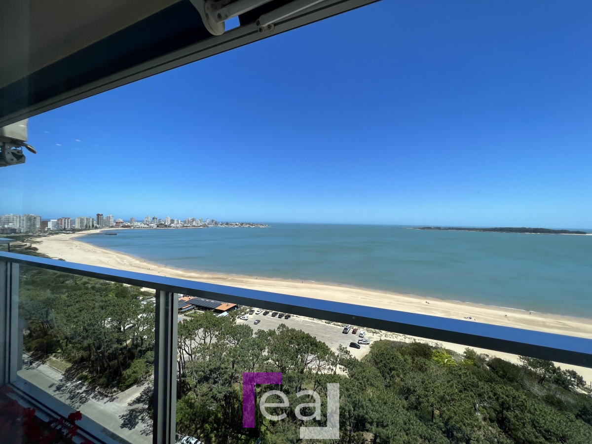 Apartamento ID.18 - Elegante y Exclusivo. Una joya de la Playa Mansa. Golden Gate. 