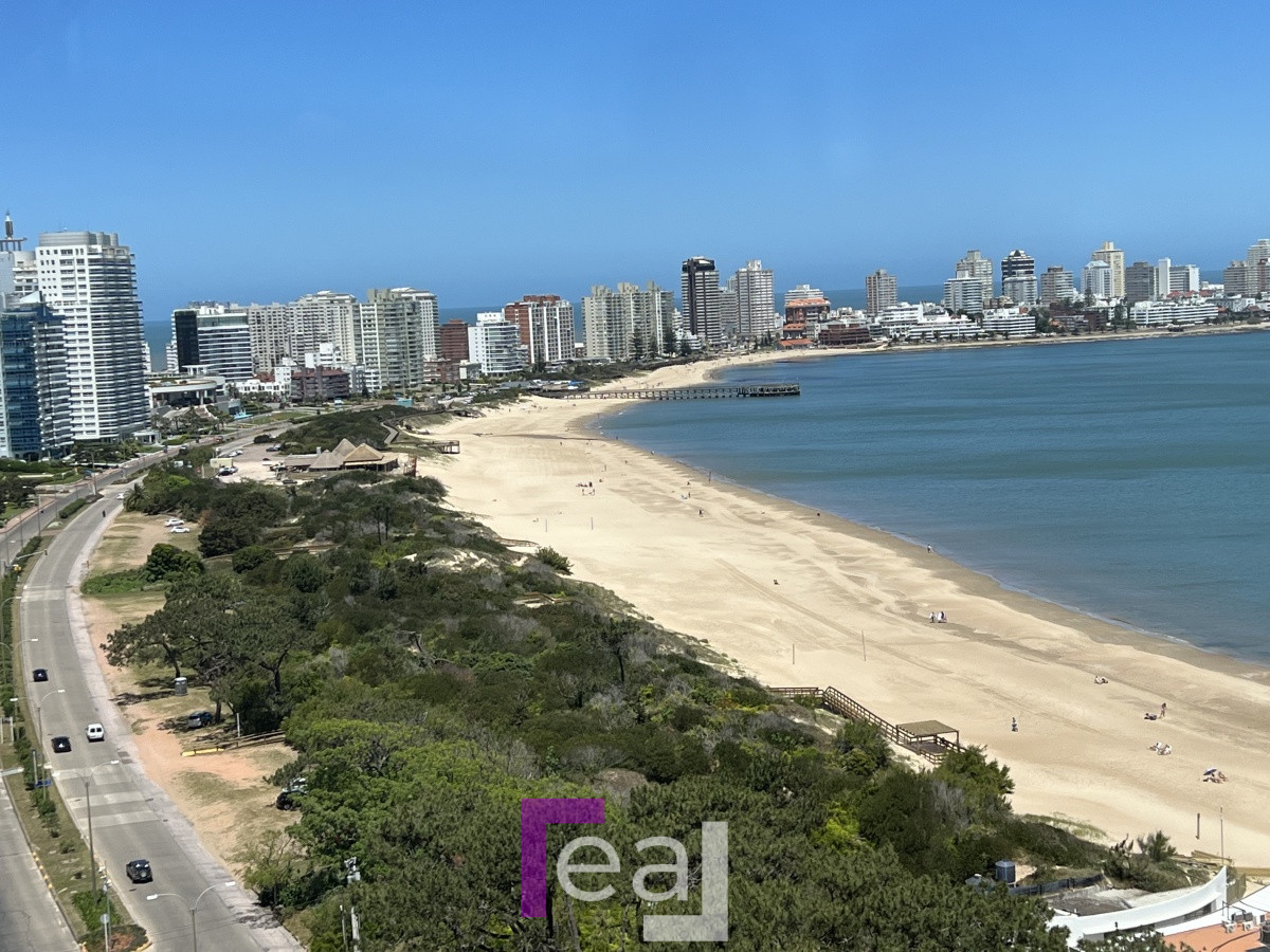 Apartamento ID.18 - Elegante y Exclusivo. Una joya de la Playa Mansa. Golden Gate. 