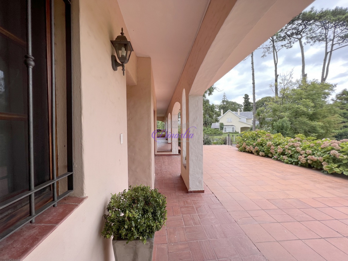 Casa ID.173 - Espléndida residencia de estilo mediterraneo sobre importante Avenida