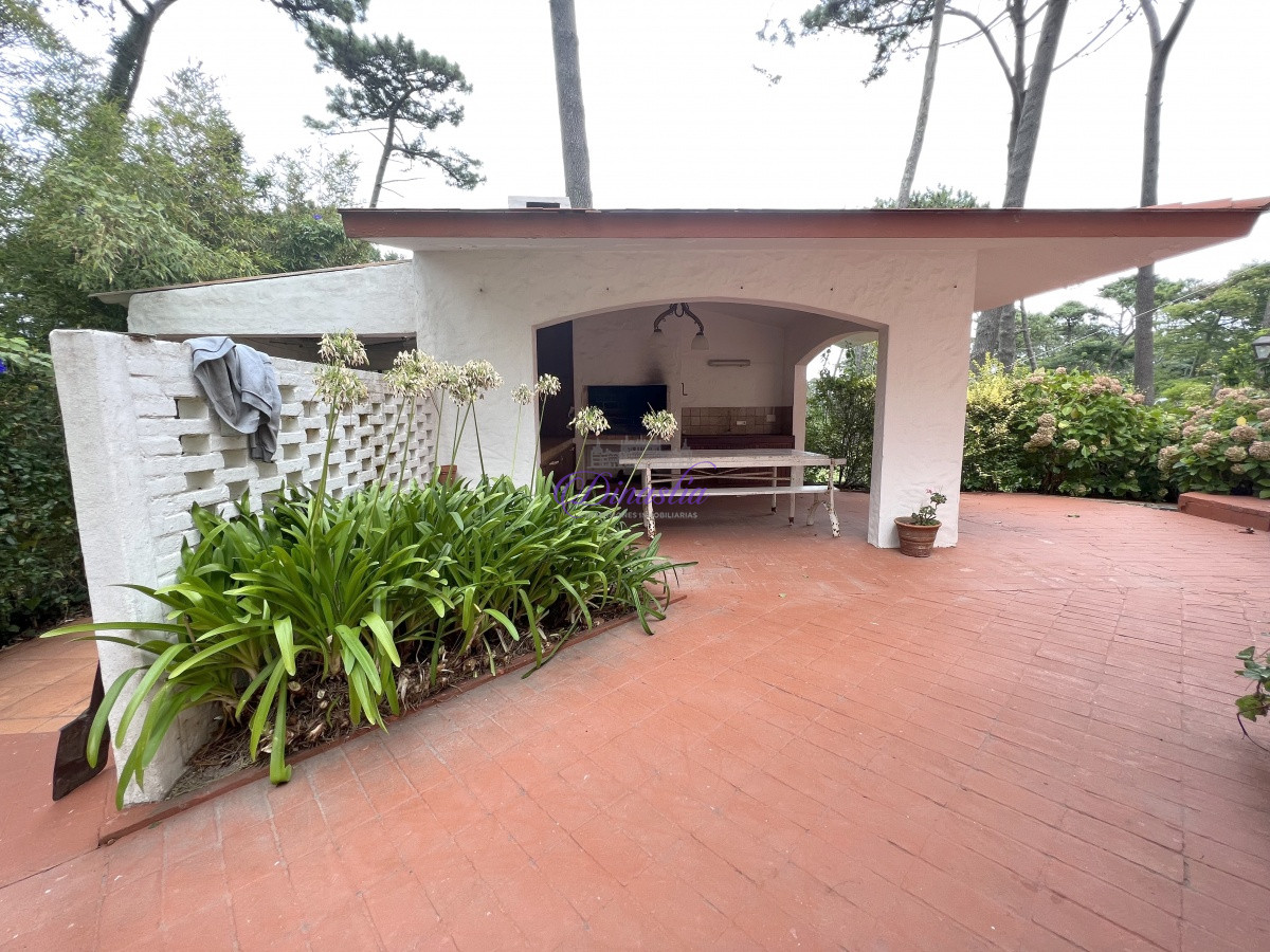 Casa ID.173 - Espléndida residencia de estilo mediterraneo sobre importante Avenida