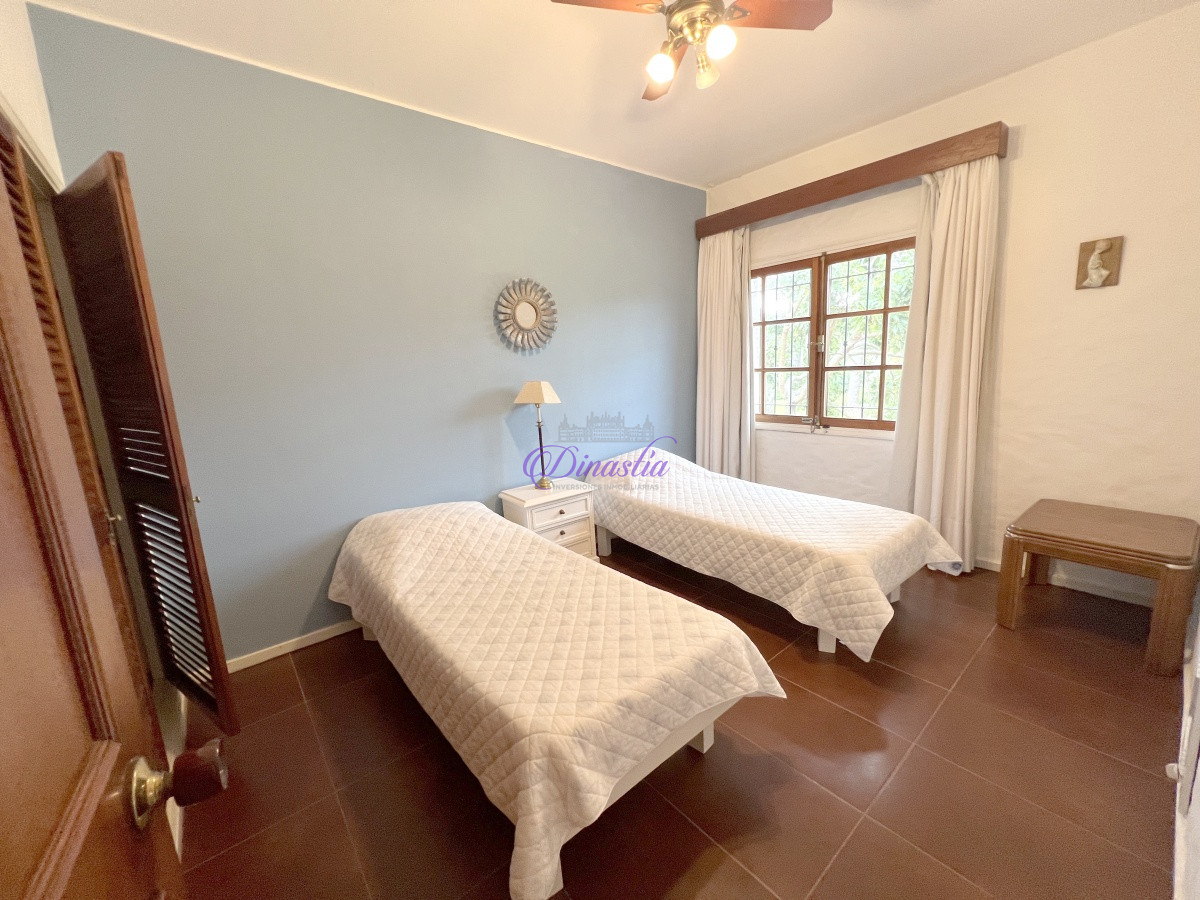 Casa ID.173 - Espléndida residencia de estilo mediterraneo sobre importante Avenida