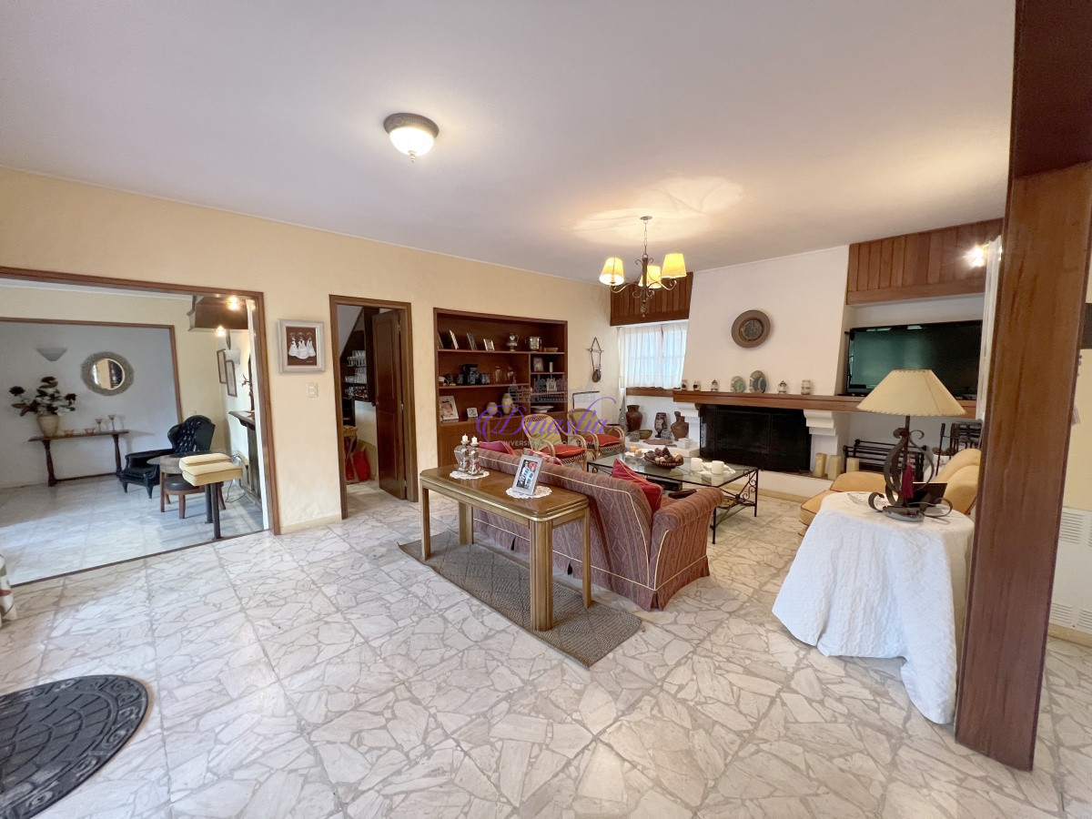 Casa ID.173 - Espléndida residencia de estilo mediterraneo sobre importante Avenida