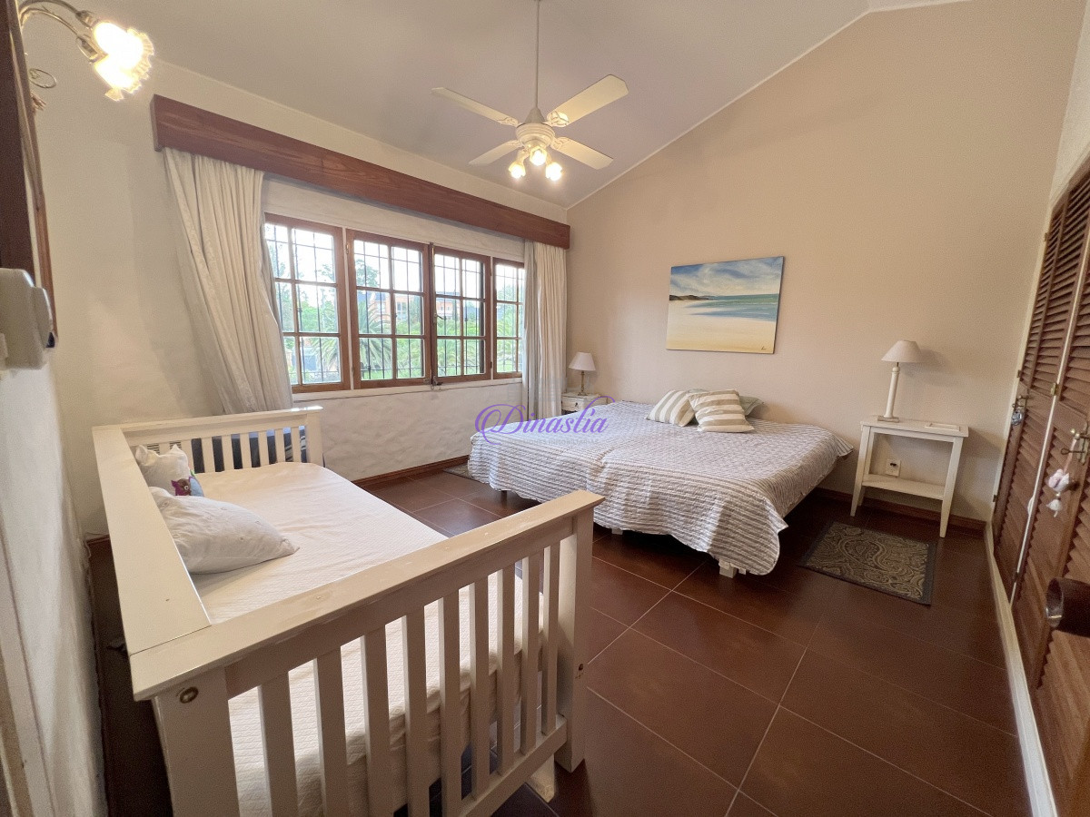 Casa ID.173 - Espléndida residencia de estilo mediterraneo sobre importante Avenida