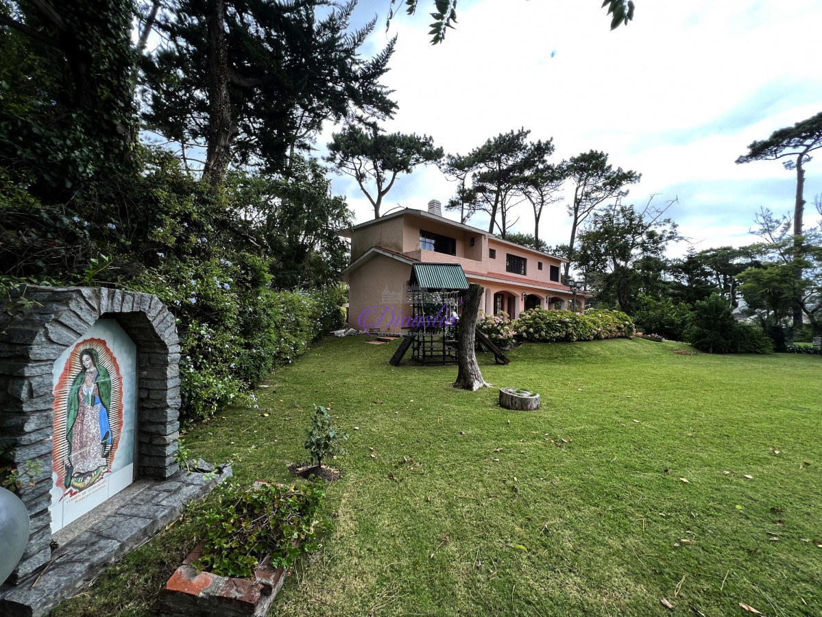 Casa ID.173 - Espléndida residencia de estilo mediterraneo sobre importante Avenida