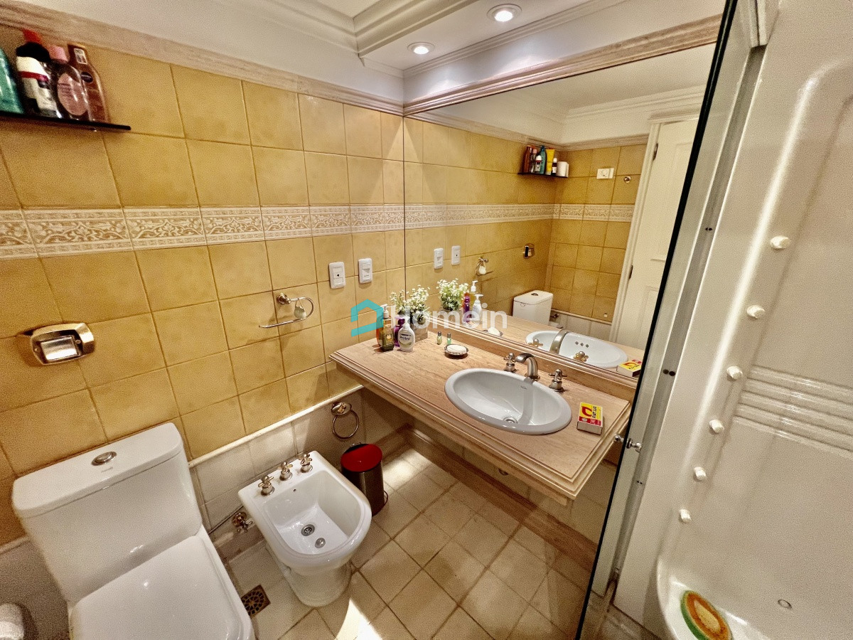 Apartamento ID.1509 - Elegante y Exclusivo. Una joya de la Playa Mansa. Golden Gate. 