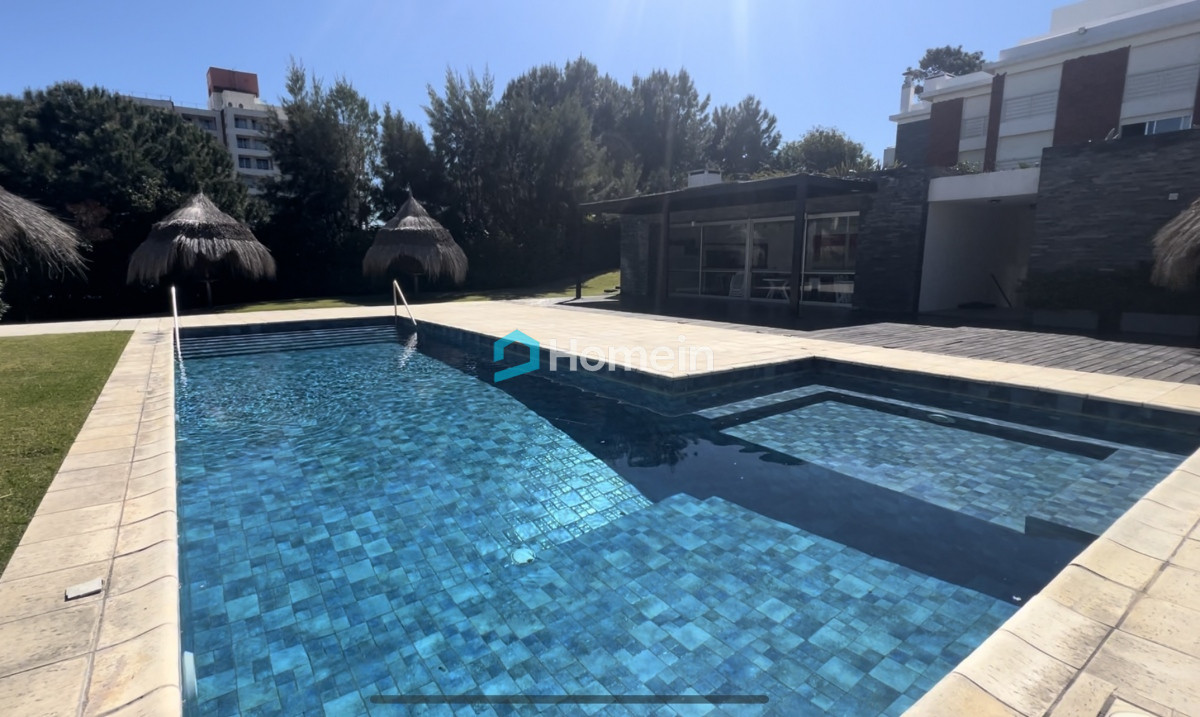 Apartamento ID.2077 - Apartamento con Parrillero Propio a 300 metros de la Mansa. 