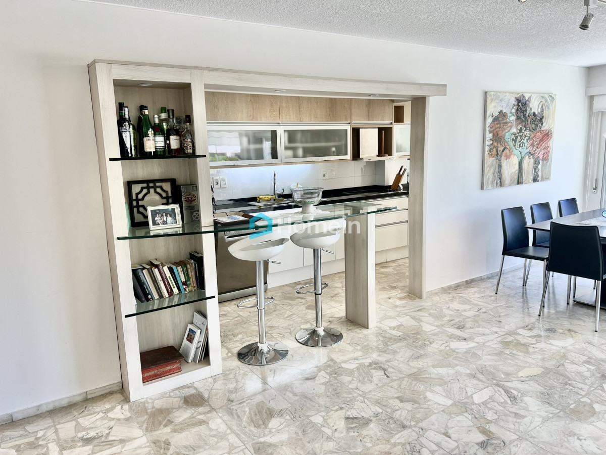 Apartamento ID.2127 - Apartamento en Complejo frente al mar en Playa Mansa de Punta del Este