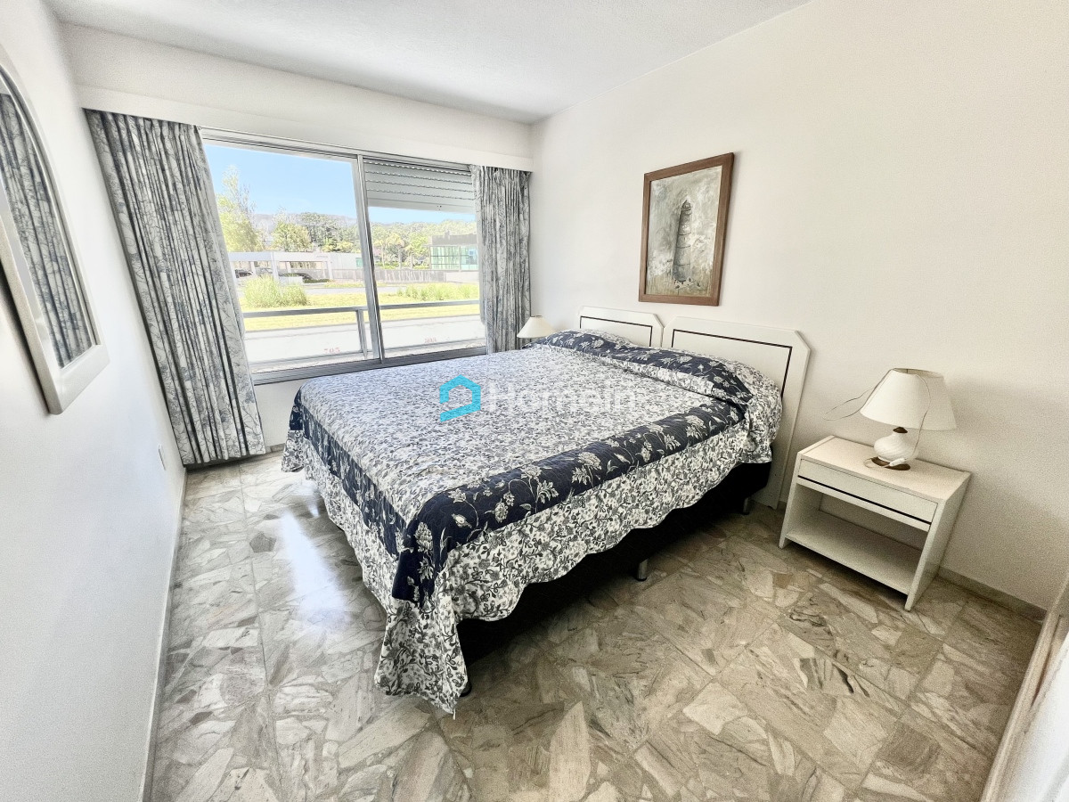 Apartamento ID.2127 - Apartamento en Complejo frente al mar en Playa Mansa de Punta del Este