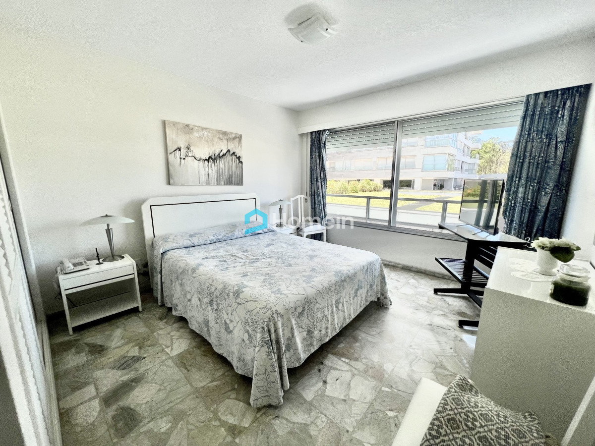 Apartamento ID.2127 - Apartamento en Complejo frente al mar en Playa Mansa de Punta del Este