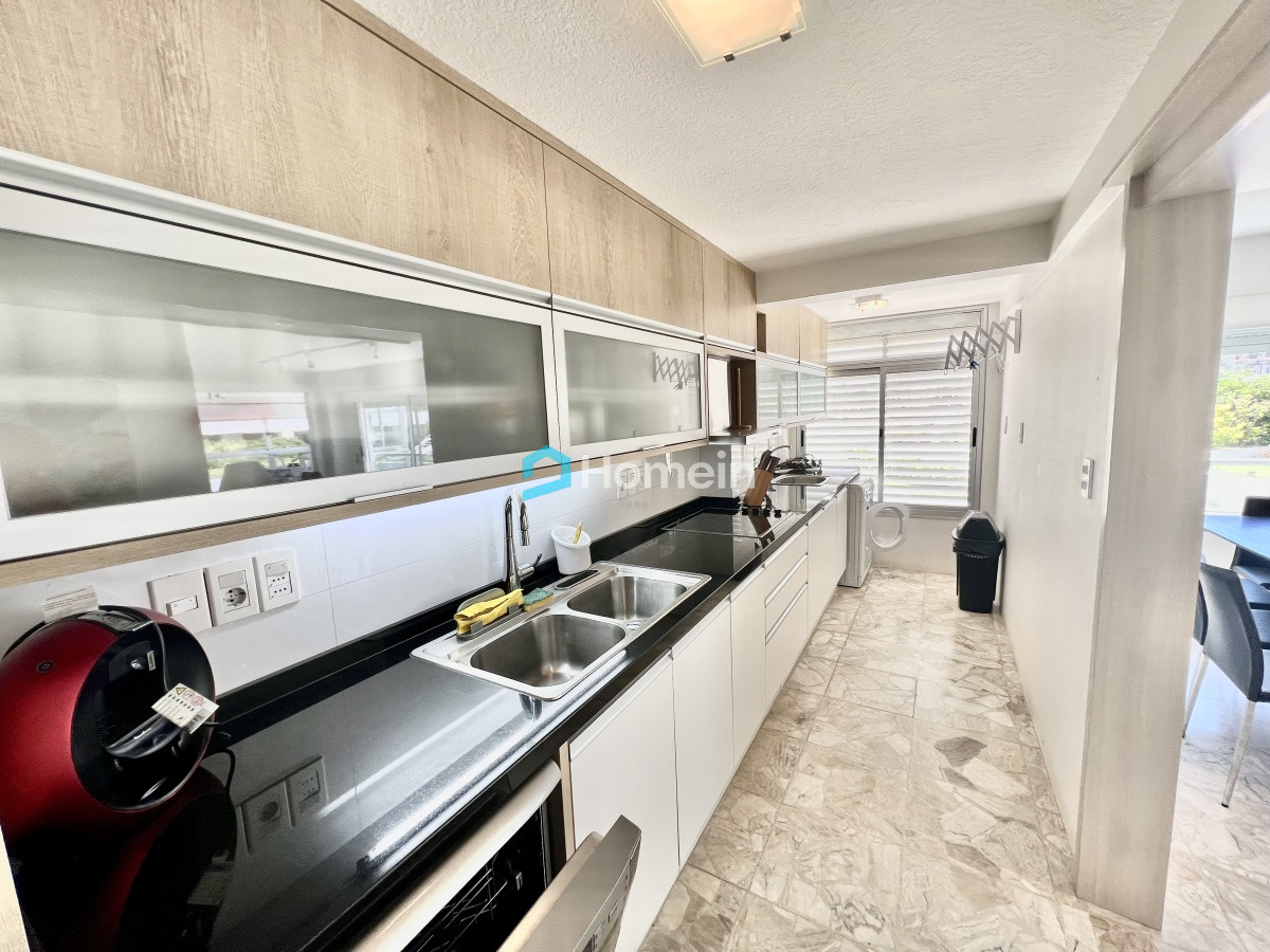 Apartamento ID.2127 - Apartamento en Complejo frente al mar en Playa Mansa de Punta del Este