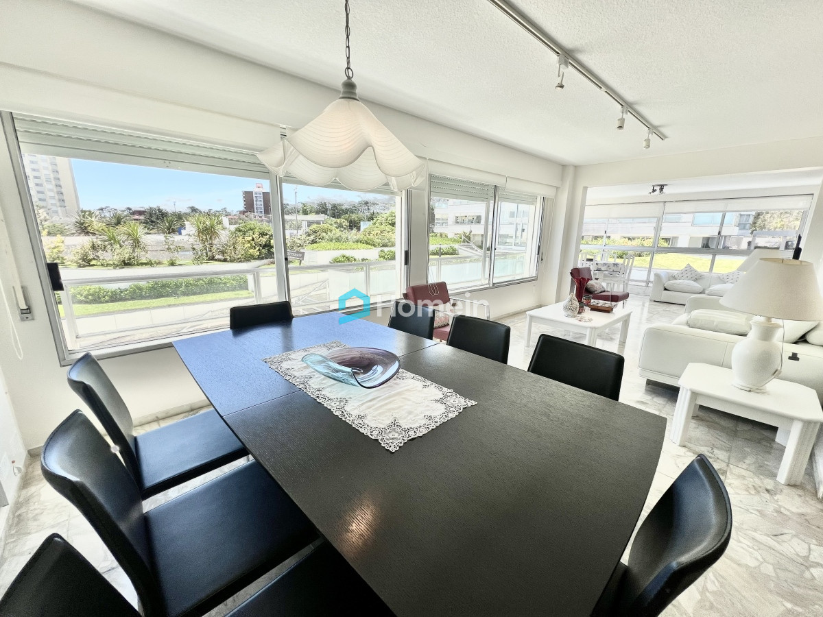 Apartamento ID.2127 - Apartamento en Complejo frente al mar en Playa Mansa de Punta del Este