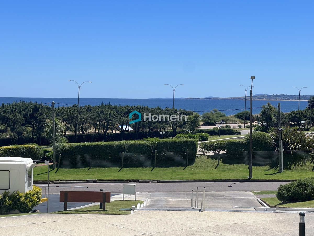 Apartamento ID.2127 - Apartamento en Complejo frente al mar en Playa Mansa de Punta del Este