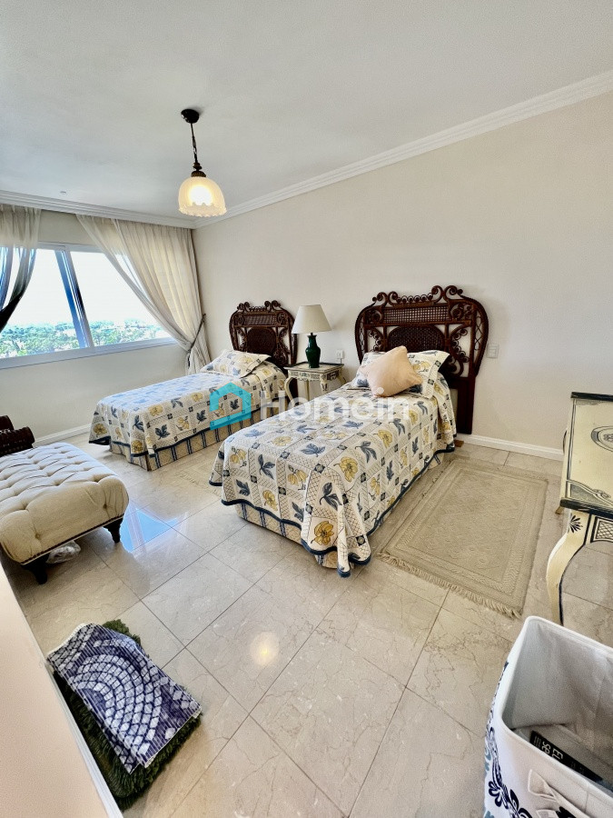 Apartamento ID.1509 - Elegante y Exclusivo. Una joya de la Playa Mansa. Golden Gate. 