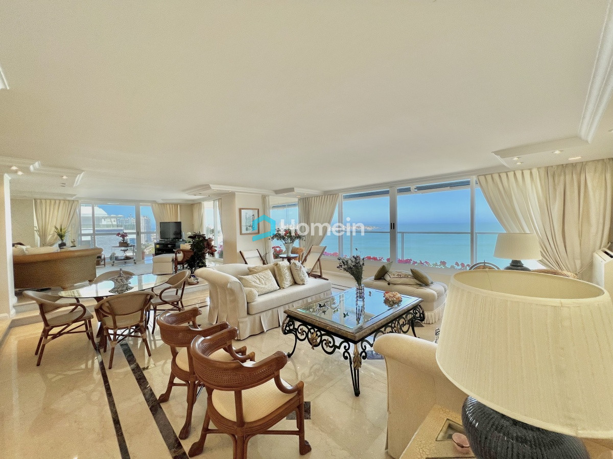 Apartamento ID.1509 - Elegante y Exclusivo. Una joya de la Playa Mansa. Golden Gate. 