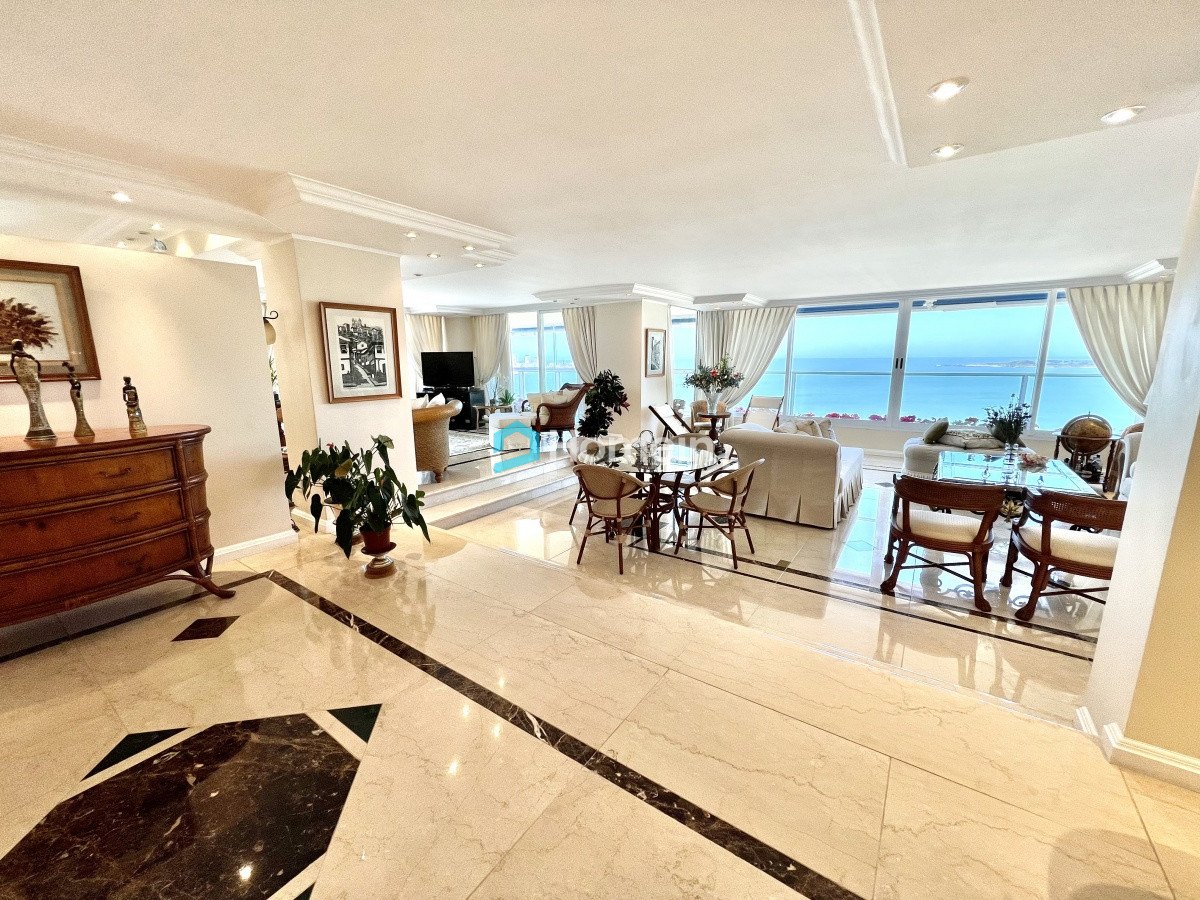 Apartamento ID.1509 - Elegante y Exclusivo. Una joya de la Playa Mansa. Golden Gate. 