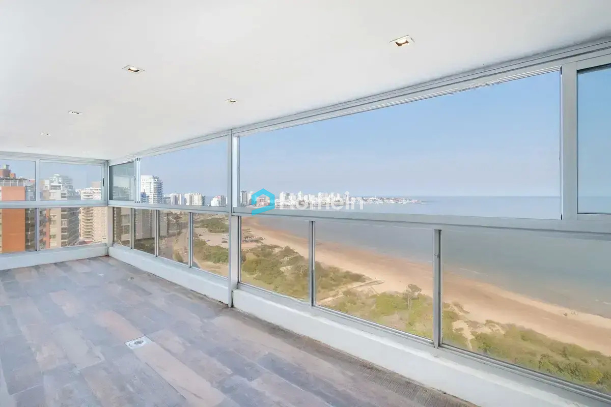 Apartamento ID.724 - ¡Espectacular Oportunidad! PentHouse sobre la Playa Mansa