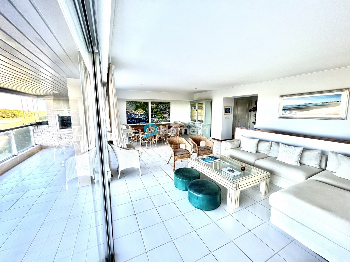 Apartamento ID.1957 - Semipiso de mas de 200 m2 frente al mar