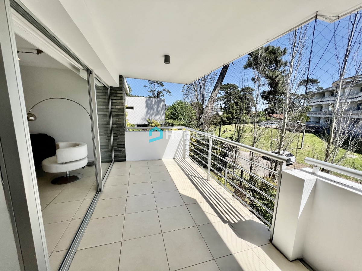 Apartamento ID.2077 - Apartamento con Parrillero Propio a 300 metros de la Mansa. 