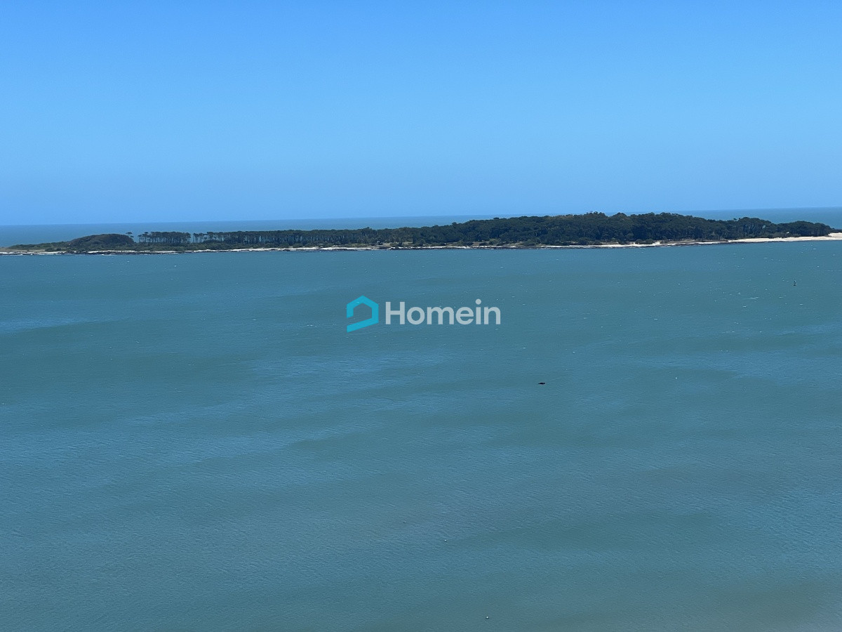 Apartamento ID.1509 - Elegante y Exclusivo. Una joya de la Playa Mansa. Golden Gate. 