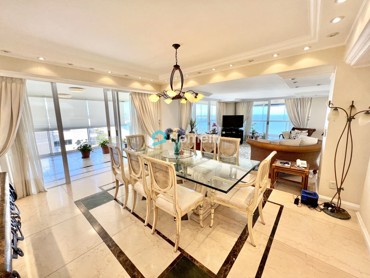 Apartamento ID.1509 - Elegante y Exclusivo. Una joya de la Playa Mansa. Golden Gate. 