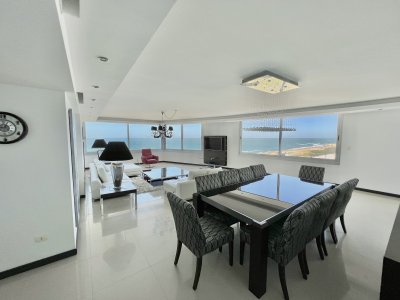Espectacular apartamento en la Playa Brava. Tiburon 3, un privilegio. 