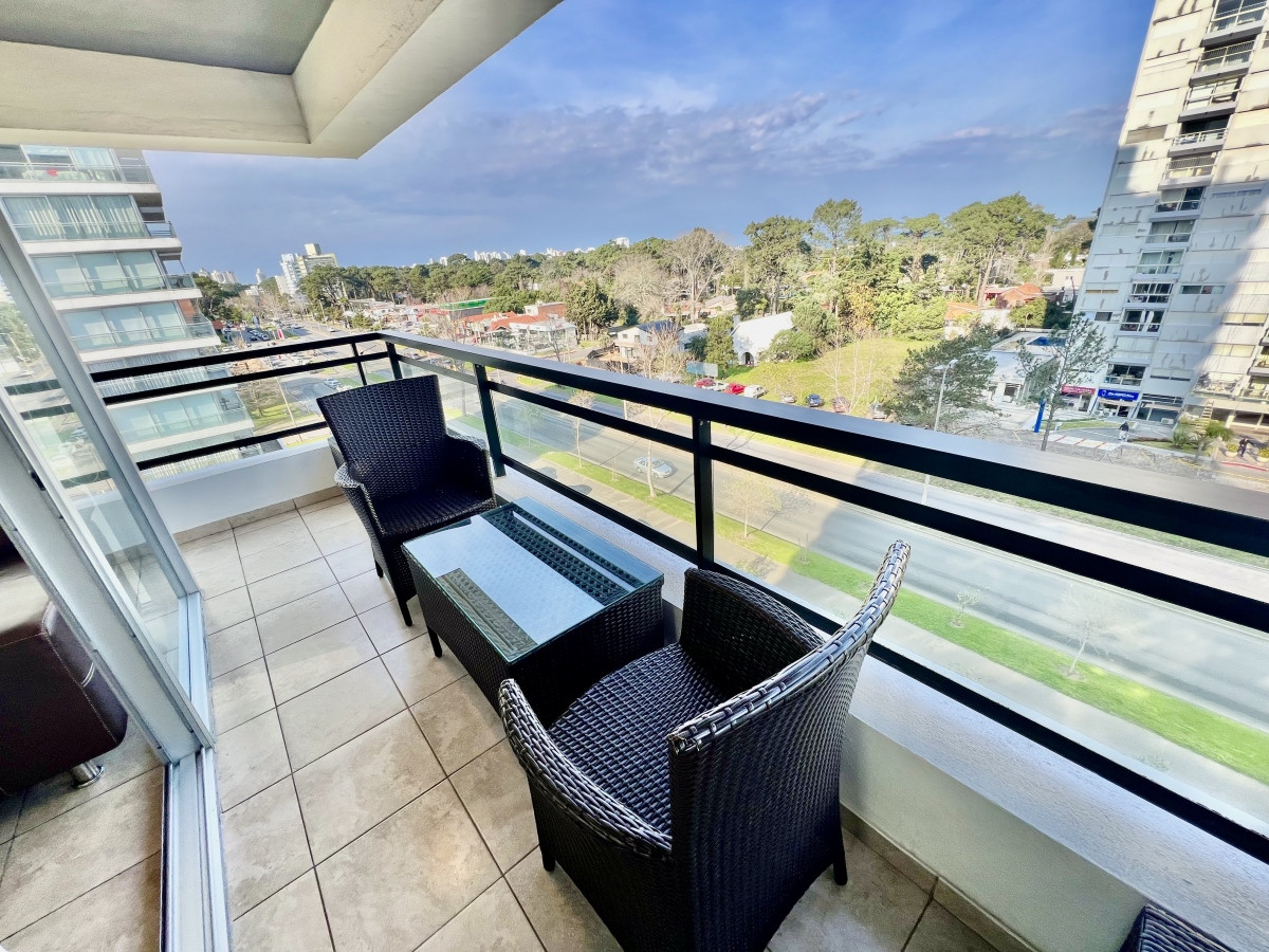 Venta de apartamento 3 dormitorios en Jardines del Country  