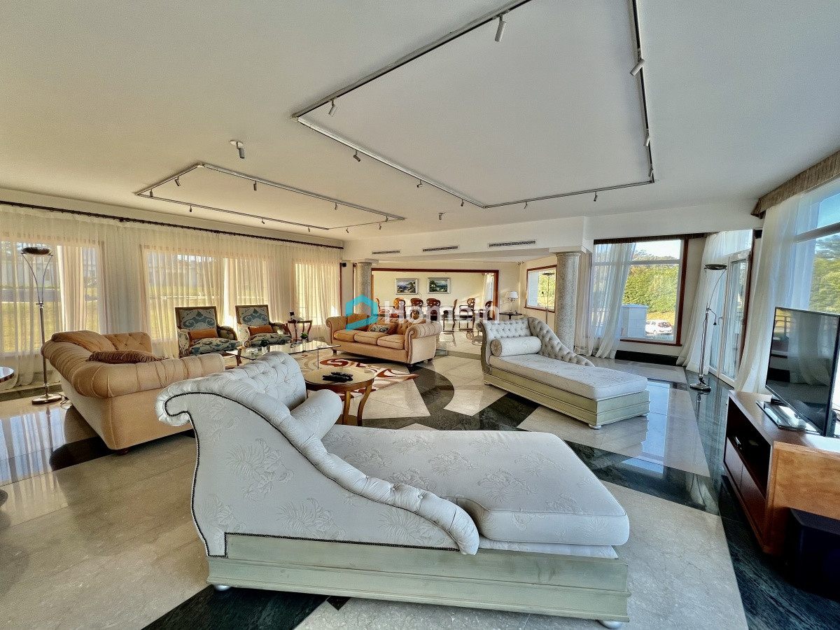 Casa ID.1498 - Espectacular Mansión frente al Mar en Punta del Este