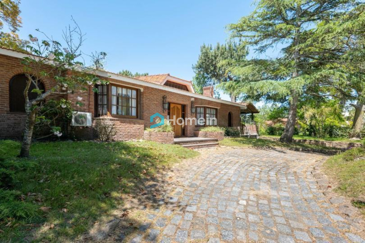 Casa ID.2132 - Esplendida Residencia a metros de los Colegios