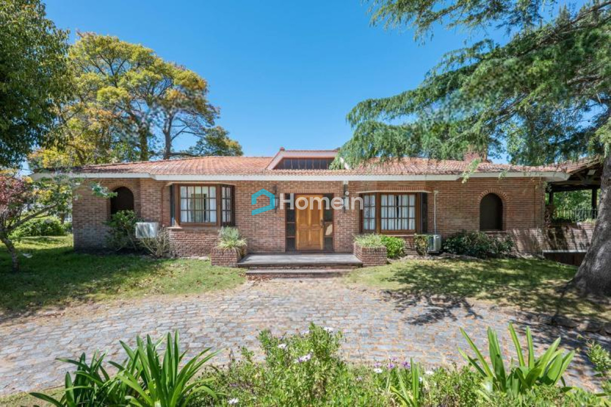 Casa ID.2132 - Esplendida Residencia a metros de los Colegios