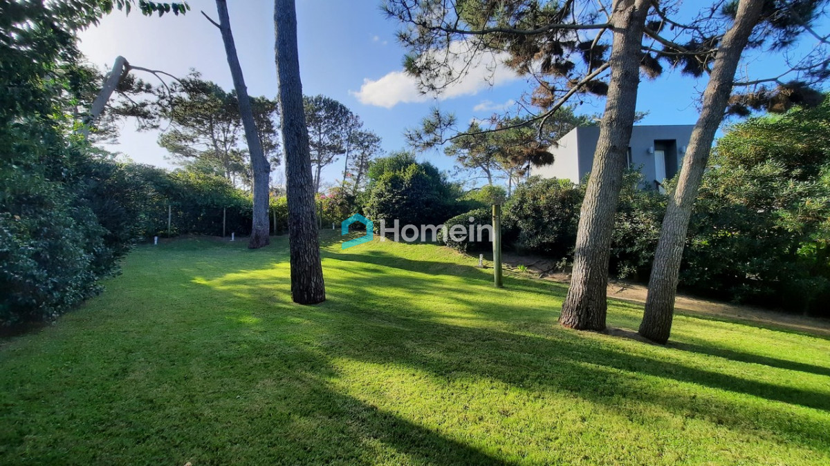 Casa ID.851 - Espectacular Residencia en La Barra con Vista al Mar