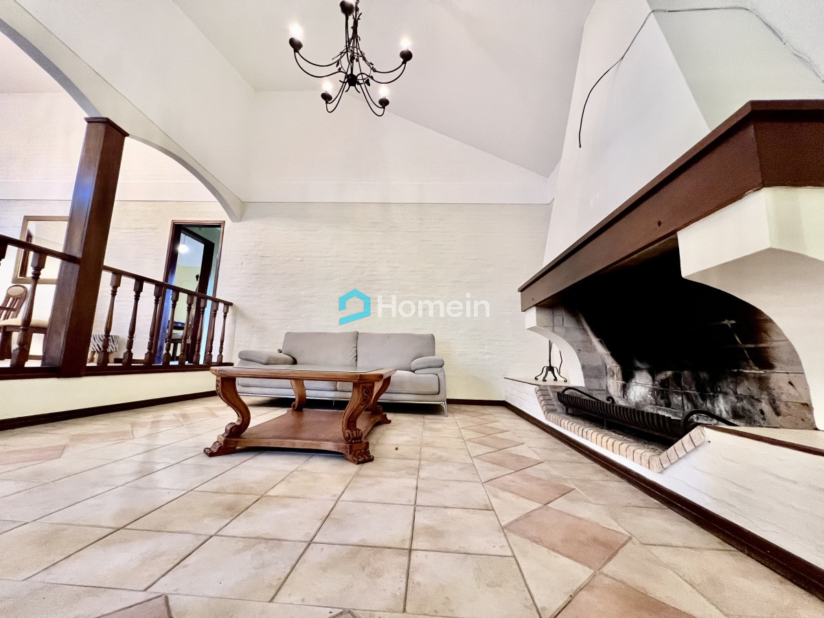 Casa ID.2132 - Esplendida Residencia a metros de los Colegios