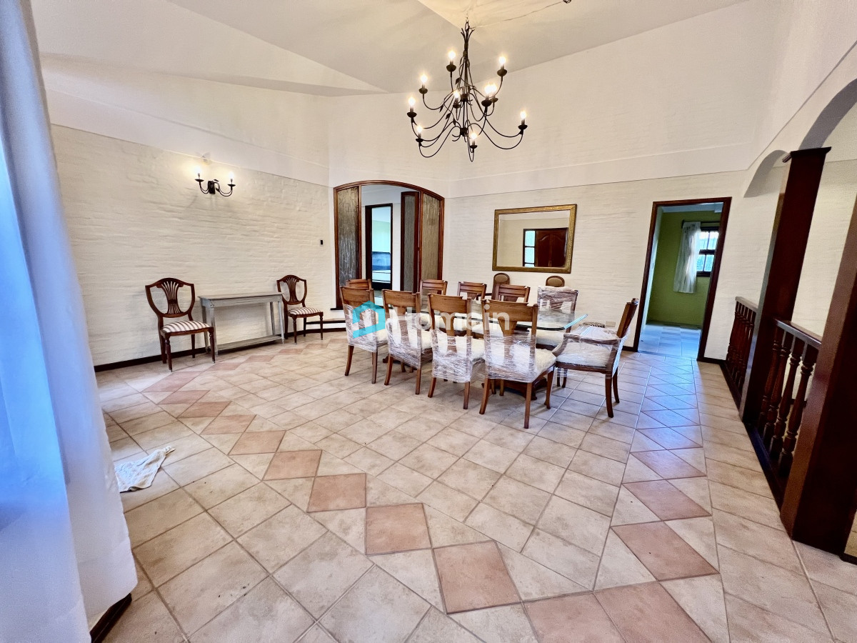 Casa ID.2132 - Esplendida Residencia a metros de los Colegios