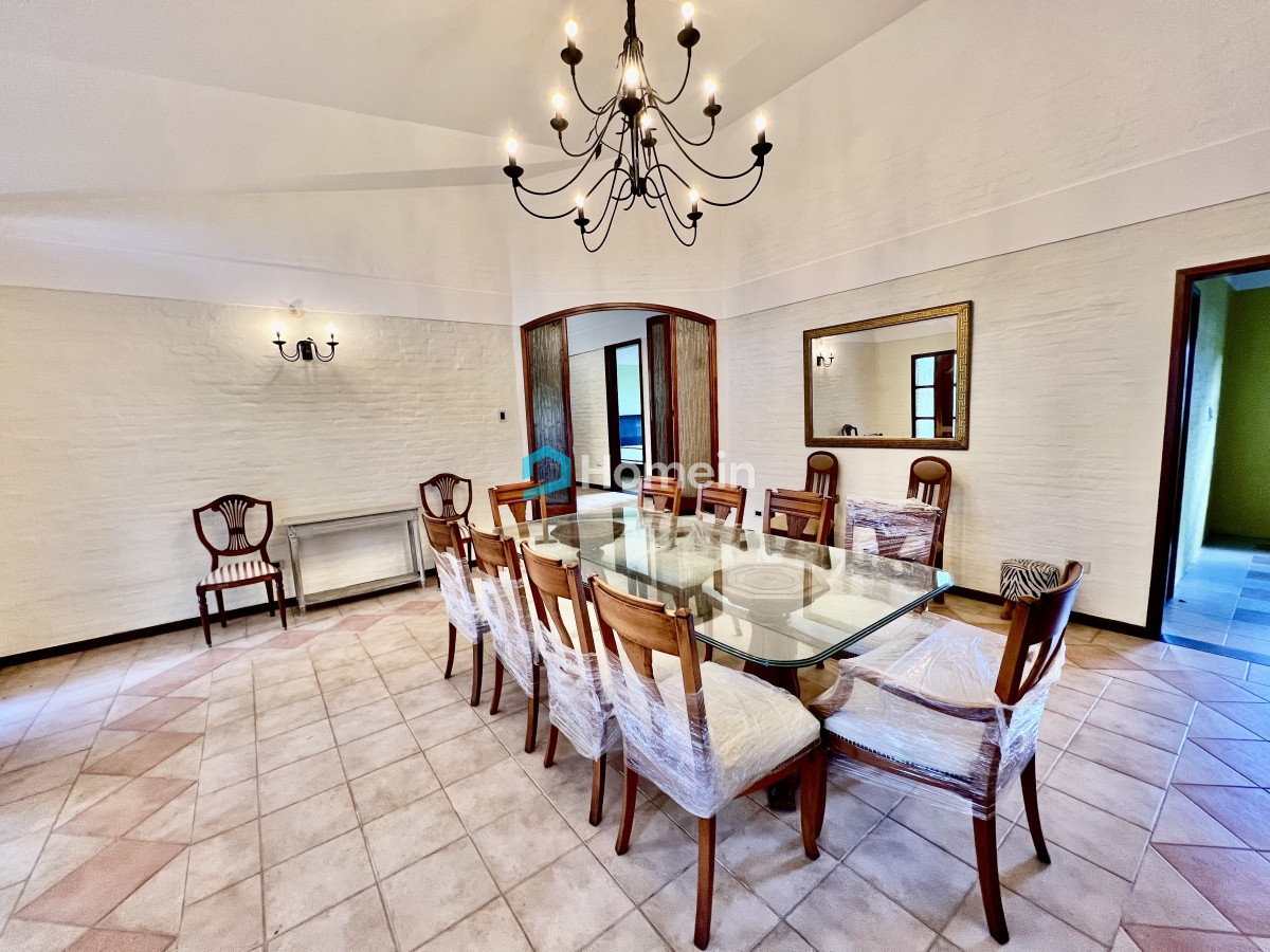 Casa ID.2132 - Esplendida Residencia a metros de los Colegios