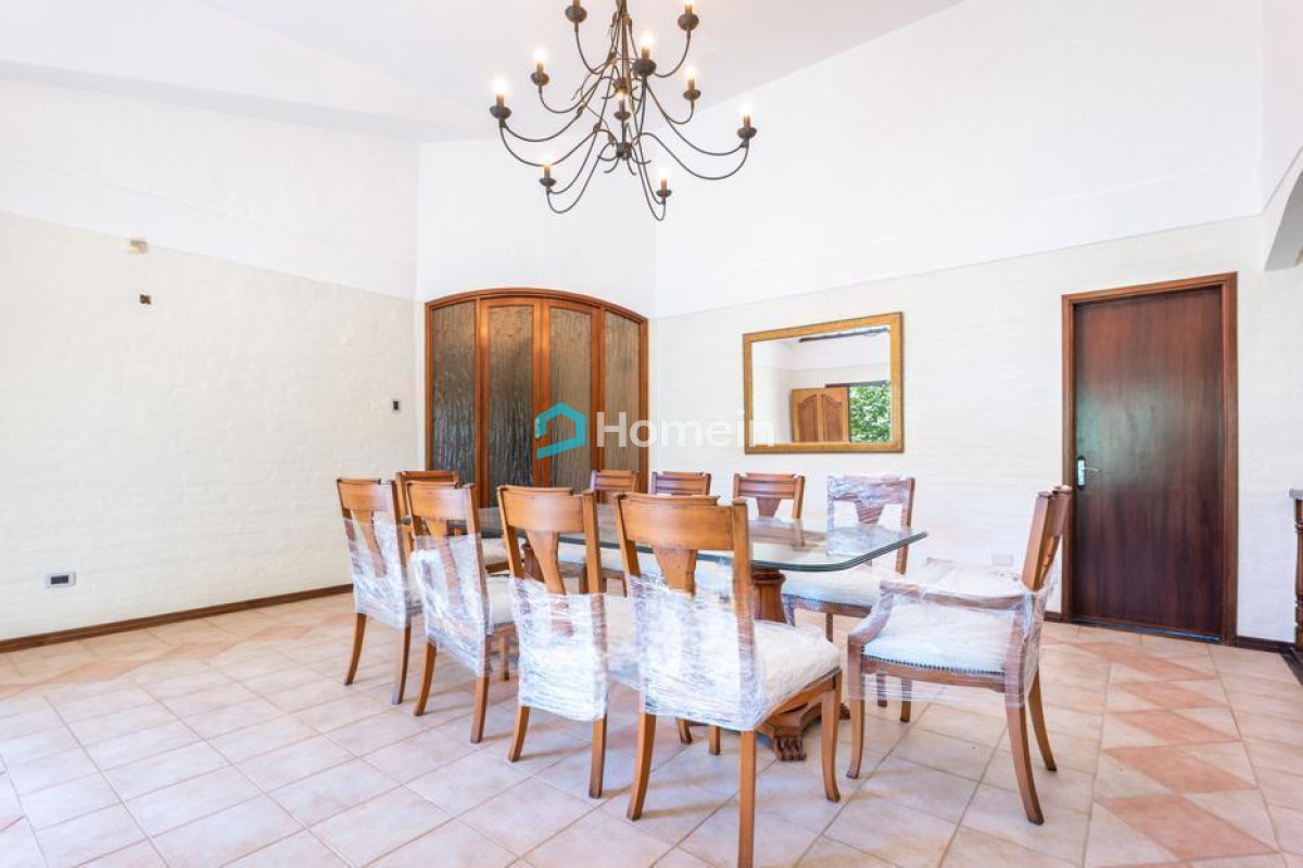 Casa ID.2132 - Esplendida Residencia a metros de los Colegios