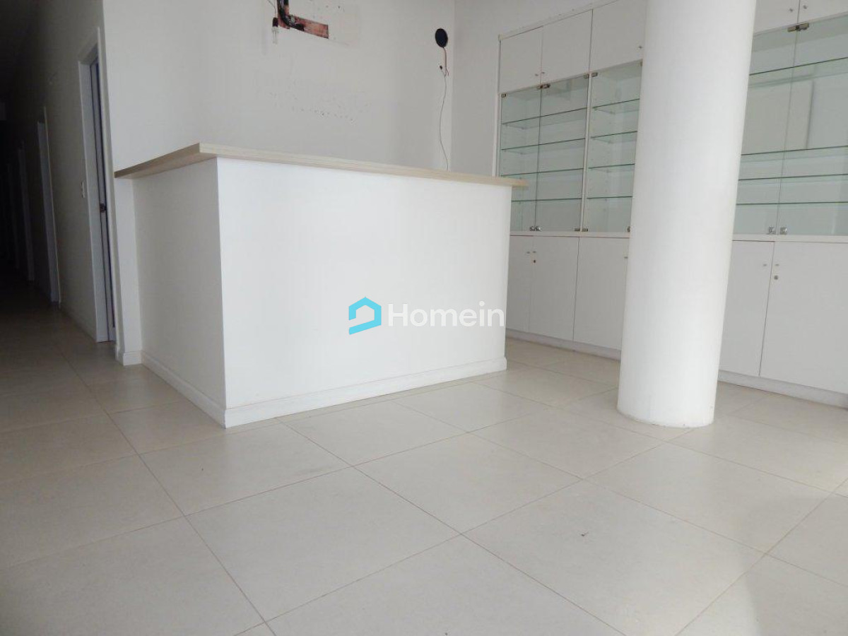 Local Comercial ID.113 - Amplio Local comercial en Pleno Corazón de Península a Solo Metros de la Rambla