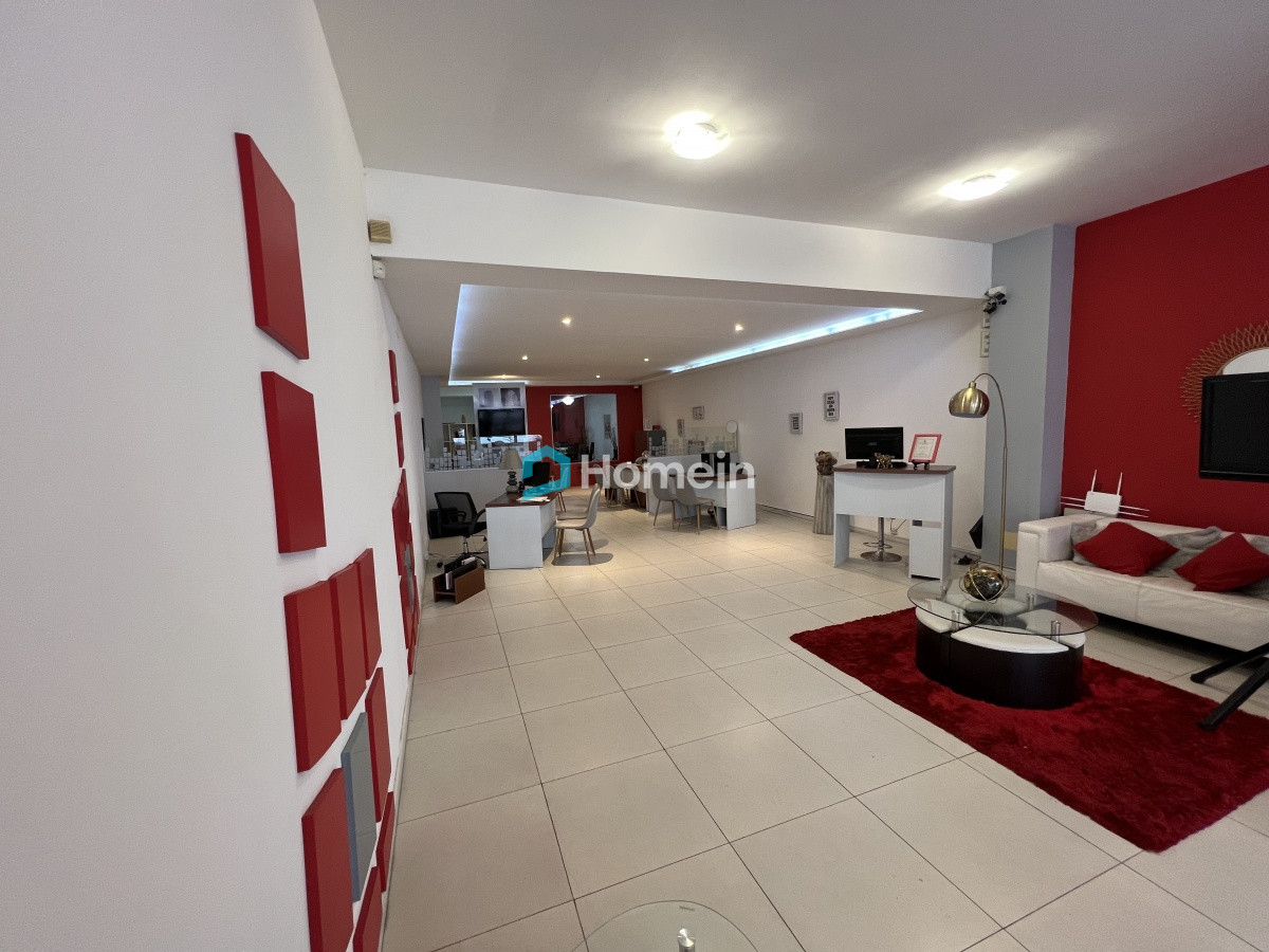 Local Comercial ID.1463 - Local en Peninsula a una cuadra del Puerto con Renta