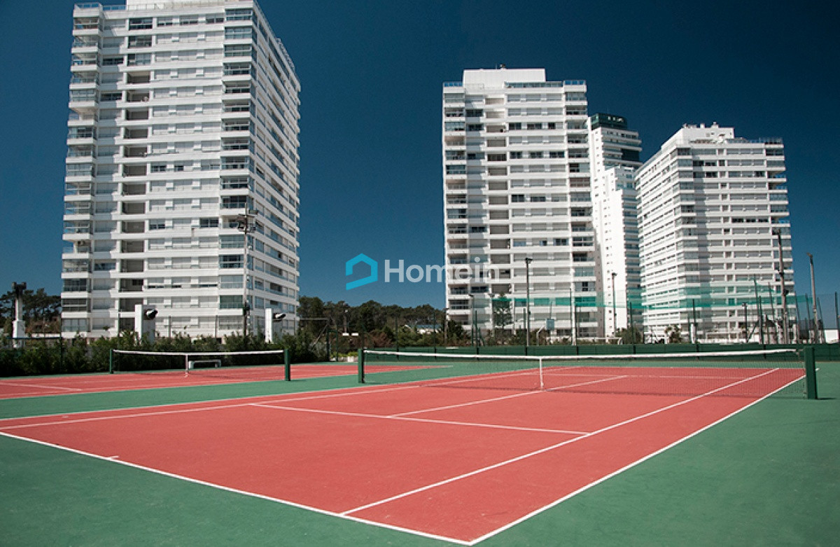 Apartamento ID.2127 - Apartamento en Complejo frente al mar en Playa Mansa de Punta del Este