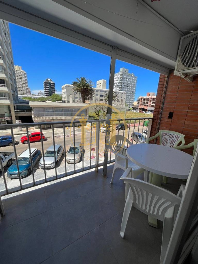 Apartamento ID.549 - Vendo apartamento, 1 dormitorio, balcón, cochera, Península, Punta del este, Maldonado