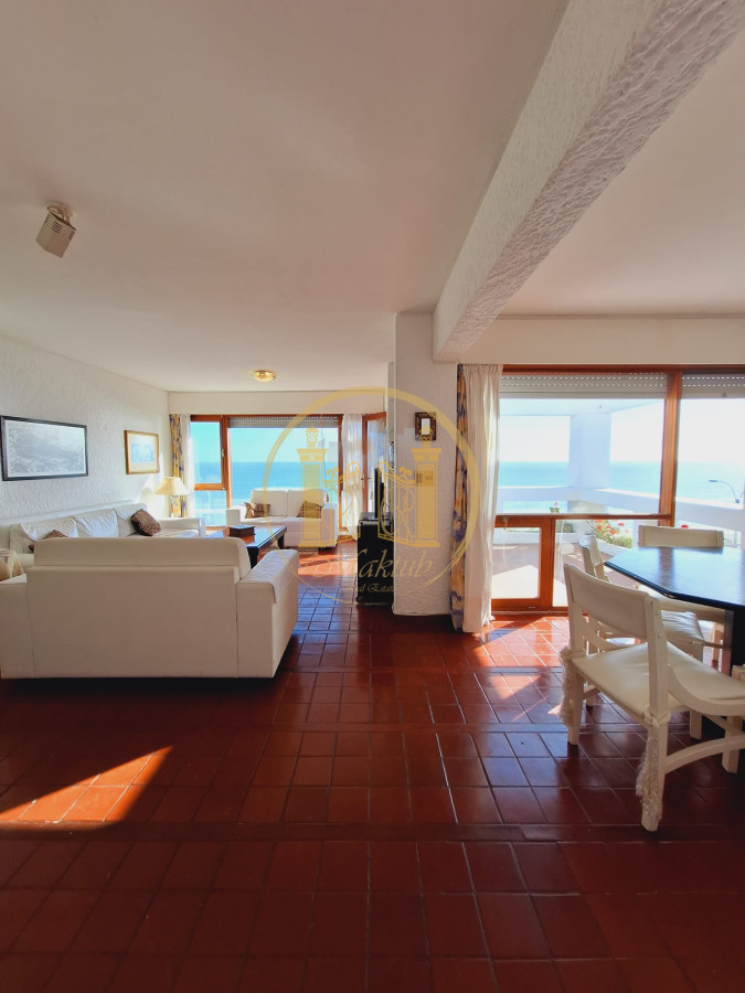 Apartamento ID.306 - ALQUILO APARTAMENTO FRENTE AL MAR, 2 DORMITORIOS, 2 BAÑOS, GARAGE, PUNTA DEL ESTE, MALDONADO.