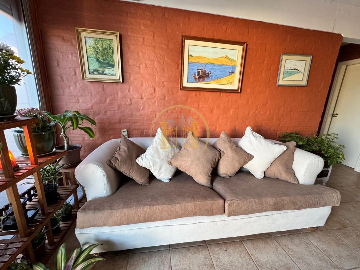 Apartamento ID.946 - VENDO APARTAMENTO, 2 DORMITORIOS, BALCON CON PARRILLERO, COCHERA, CENTRO, MALDONADO 