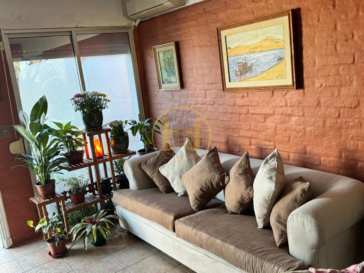 Apartamento ID.946 - VENDO APARTAMENTO, 2 DORMITORIOS, BALCON CON PARRILLERO, COCHERA, CENTRO, MALDONADO 