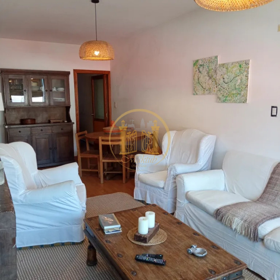 Apartamento ID.1160 - VENDO APARTAMENTO O PERMUTO, 2 DORMITORIOS, ESTUFA A LENA, CENTRO, MALDONADO 