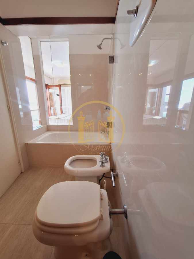 Apartamento ID.306 - ALQUILO APARTAMENTO FRENTE AL MAR, 2 DORMITORIOS, 2 BAÑOS, GARAGE, PUNTA DEL ESTE, MALDONADO.