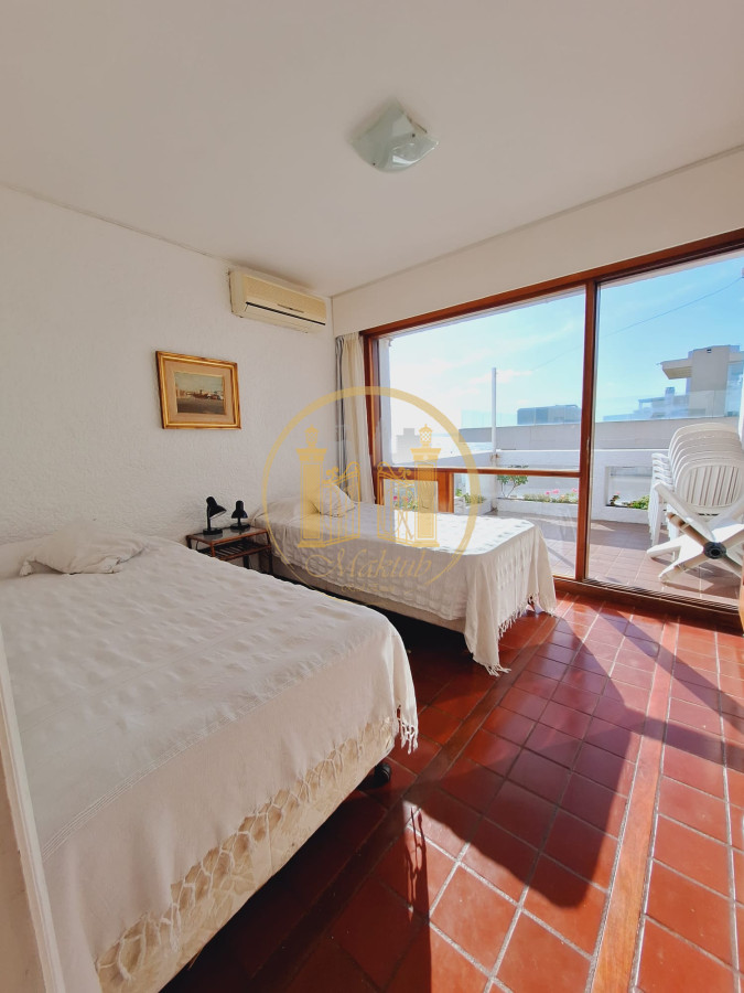 Apartamento ID.306 - ALQUILO APARTAMENTO FRENTE AL MAR, 2 DORMITORIOS, 2 BAÑOS, GARAGE, PUNTA DEL ESTE, MALDONADO.