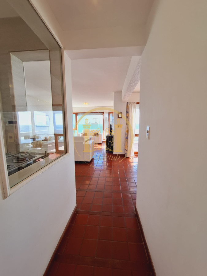 Apartamento ID.306 - ALQUILO APARTAMENTO FRENTE AL MAR, 2 DORMITORIOS, 2 BAÑOS, GARAGE, PUNTA DEL ESTE, MALDONADO.