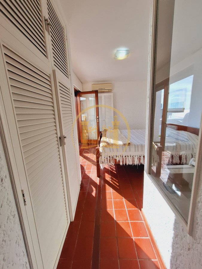Apartamento ID.306 - ALQUILO APARTAMENTO FRENTE AL MAR, 2 DORMITORIOS, 2 BAÑOS, GARAGE, PUNTA DEL ESTE, MALDONADO.