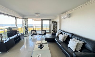 VENTA APARTAMENTO, 4 DORMITORIOS EN SUITE, 5 BAÑOS, FULL AMENITIES, PRIMERA LINEA, PUNTA DEL ESTE, MALDONADO.
